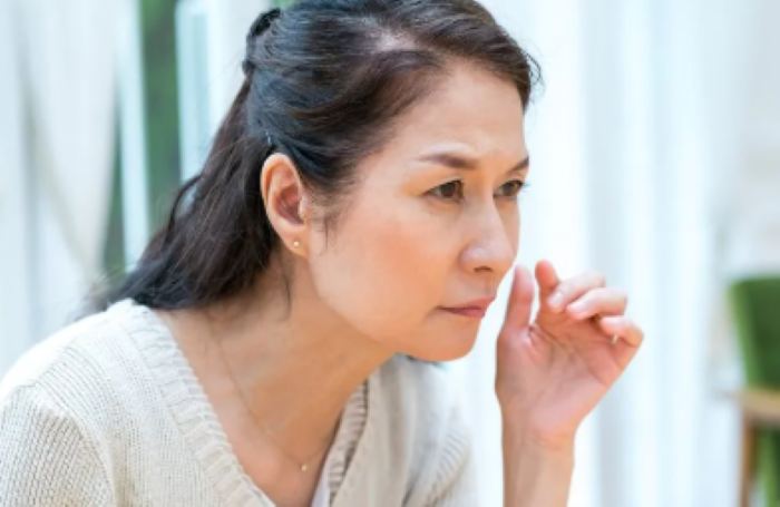 目がぼやけるのは病気のサイン? 原因と治療法・受診の目安について解説