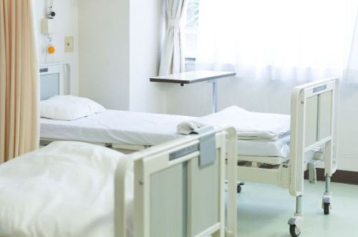 白内障手術は入院が必要？日帰り手術との違いや流れ・費用について解説